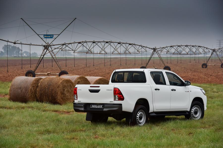  Toyota Hilux 4x4 SRX Double Cab 2016 года  (ZA) (фото 18 из 35)